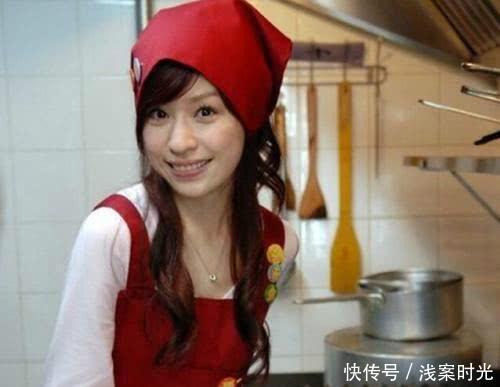  『微笑』《微笑pasta》过去14年，成晓诗沉寂，何群过气，客串的她却红到发紫