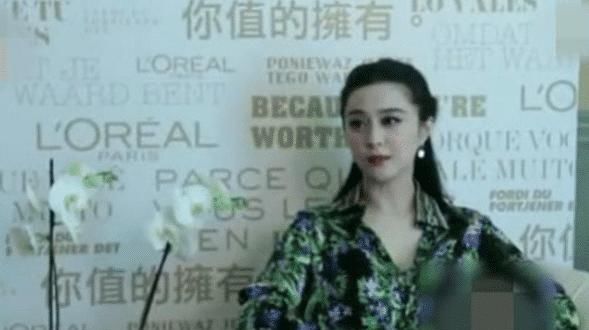 『范冰冰』红毯上“丑态百出”的明星:李玉刚被保安驱逐,她给中国女演员丢脸了