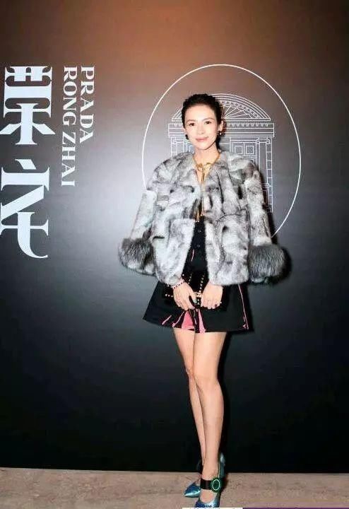 女星穿prada大放光彩，但巩俐和章子怡都败给了她