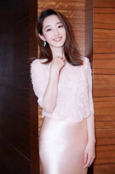 『更换』这是什么神仙手滑？蒋梦婕微博头像更换成了陈立农，怎么回事？