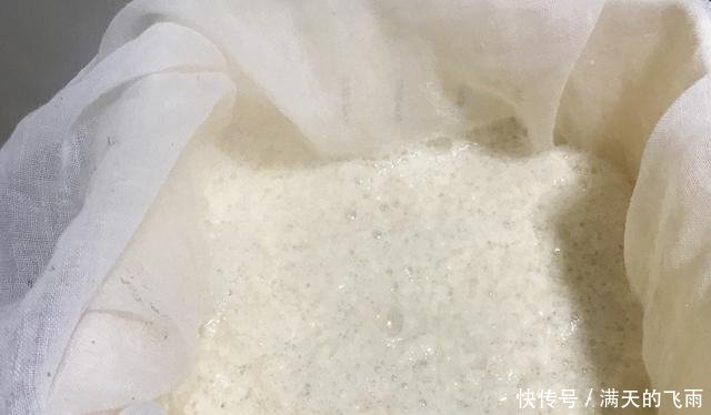  「做出来」想吃豆腐出不去，咋办那就用黄豆和白醋在家做一块豆腐来吃