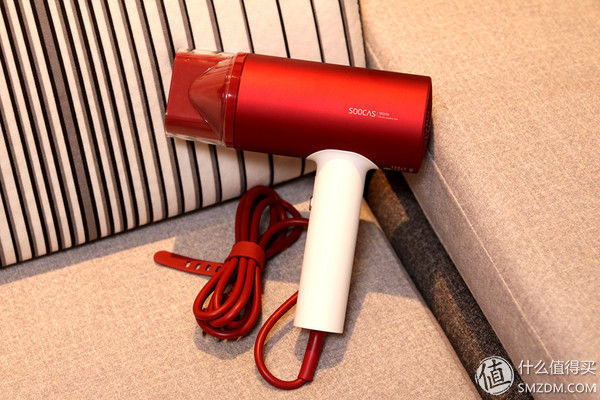 MI 小米生态链素士电吹风，靓丽极简机身，双通道负离子57度恒温输出