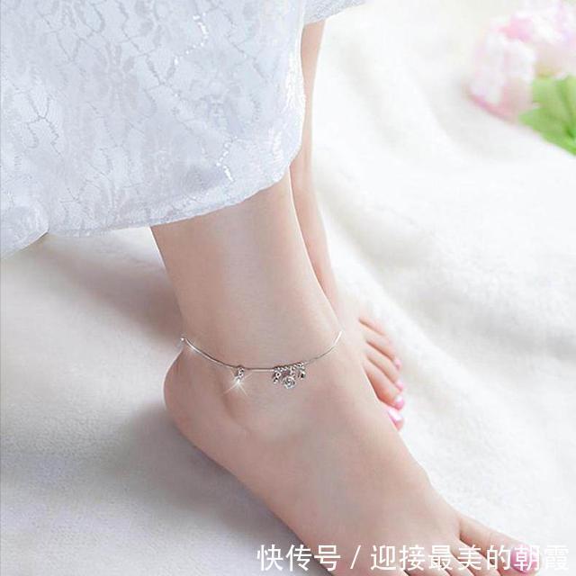  尽展@足间摇曳的时尚脚链，尽展曼妙S曲线