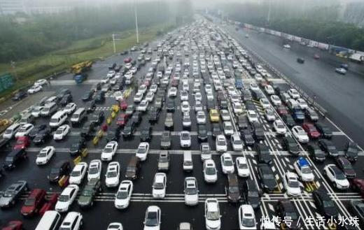 高速堵了6小时，却揭开了新能源的“遮羞布”！让车主堪忧！