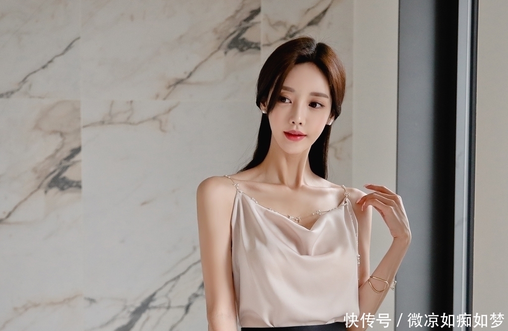 工整■美女你裙子这么潮,不怕划到自己?