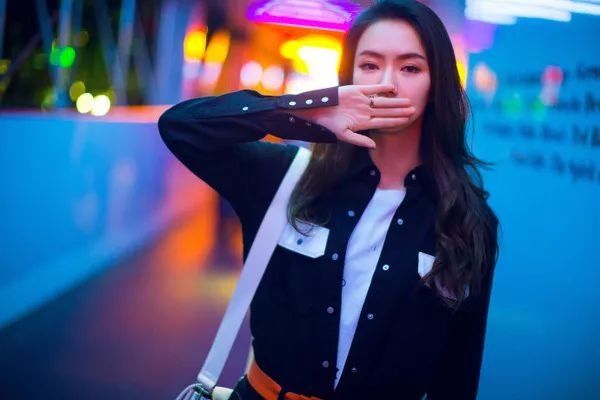 你的穿搭过时啦!跟戚薇、屈楚萧学最潮穿法，分分钟朋友圈点赞过