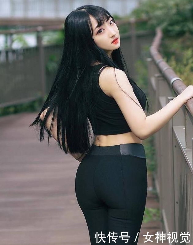 凹凸紧致的打底裤美女,增添成熟魅力,散发出时尚风情!