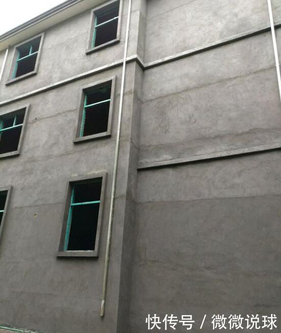 地基抬高1.2米惹不满，砸60万建三层，完工后邻居们无话可说