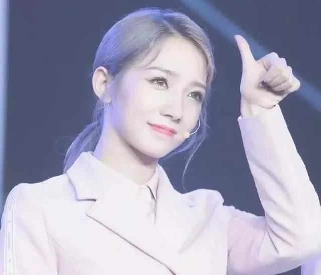 当女星染了发，周洁琼软萌，热巴美出新高度，何洁美的像个洋娃娃