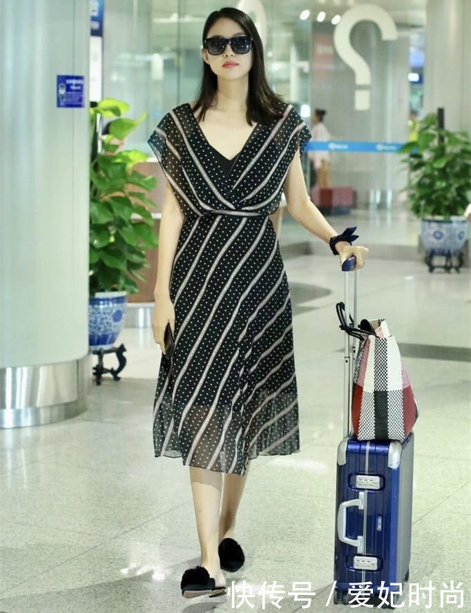 张梓琳真低调!182身高穿九分裤配平底鞋,依旧藏不住大长腿!