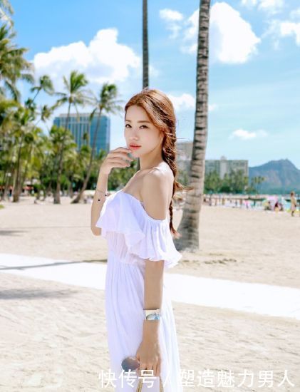 街拍:纯美的白色连衣裙,甜美的公主气息,散发迷人风采