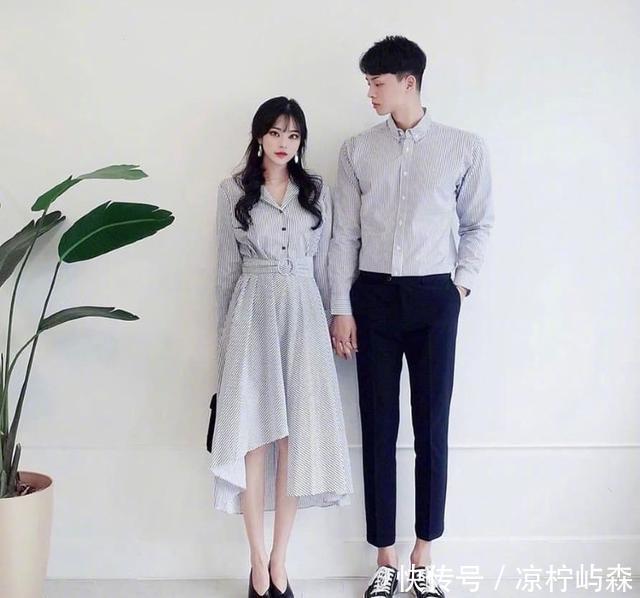  色休闲裤■热恋期情侣这样穿“早春情侣装”，出街刷爆回头率，甜炸了！