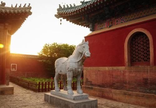 河南有座皇家寺庙群，建筑风格仿造故宫，被誉为中原小故宫