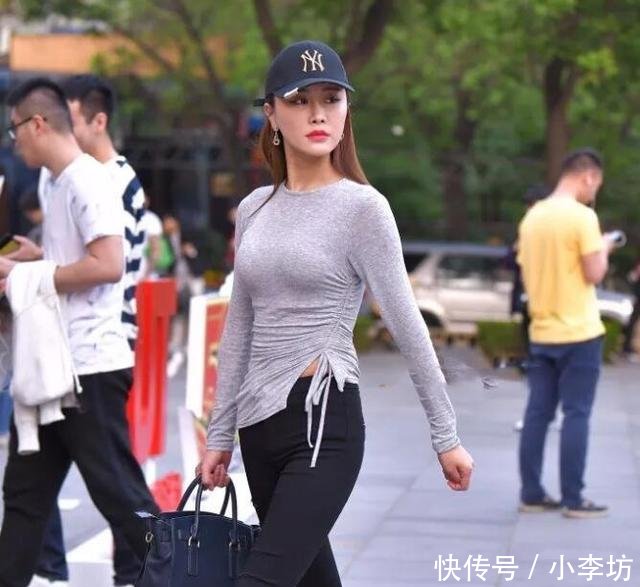 大方优雅的打底裤搭配，秀出窈窕身材，好看极了！