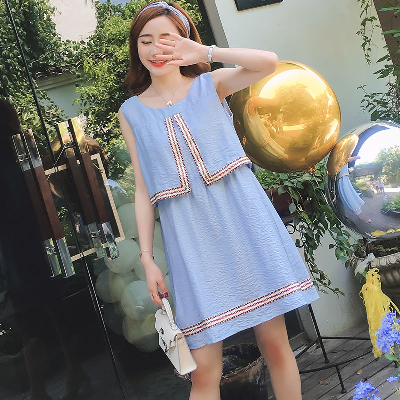 不用过分的装饰也能时尚，一条修身连衣裙，尽显温文尔雅的女人味