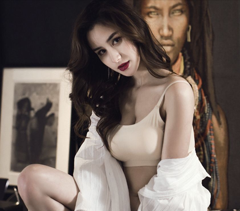 美胸已经不能满足了,心机girl们开始注重舒适性感美背了!