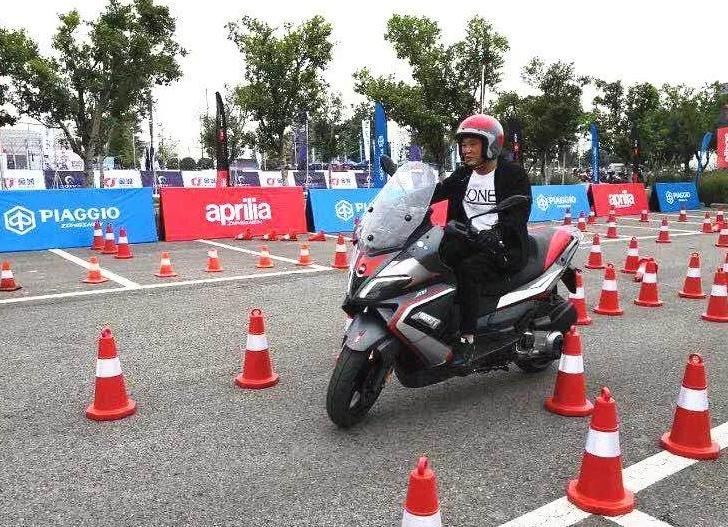 踏板玩绕桩也就算了，ADV居然也来！