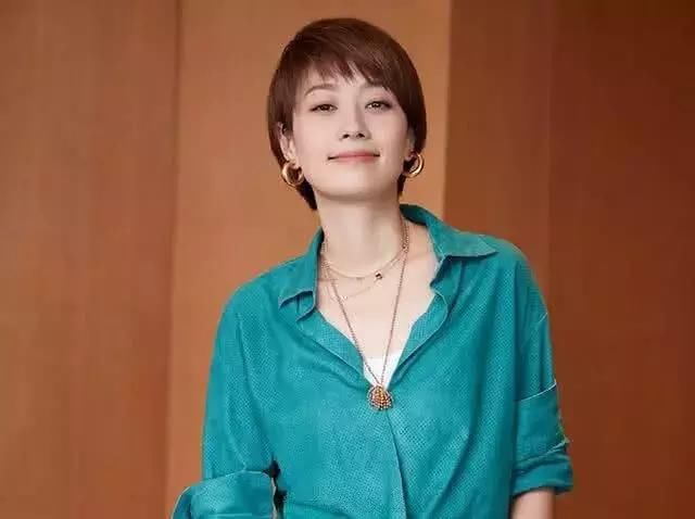 看了Ella的连体裤，再看看马伊琍，好想对文章说句：好好珍惜