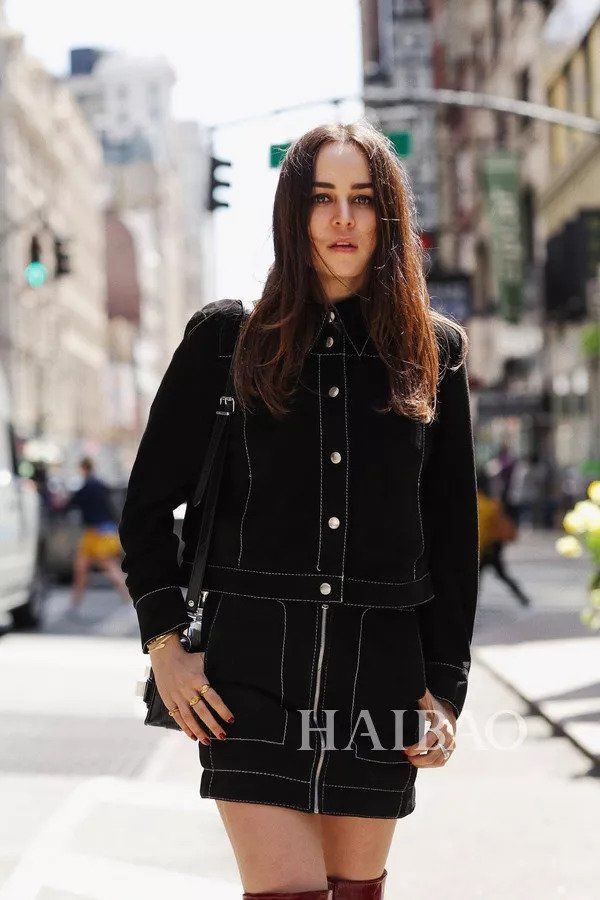 实用| 时尚博主教你早秋穿搭，这样的时髦单品不来一件?