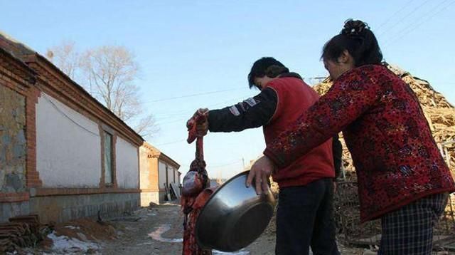 农村春节兴起5大怪象，农民感叹年味淡了，专家说：世道变了