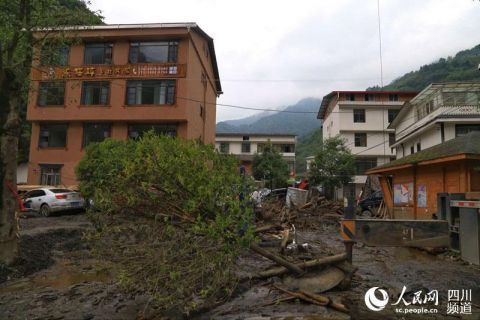 直击：四川汶川耿达镇龙潭村受灾现场