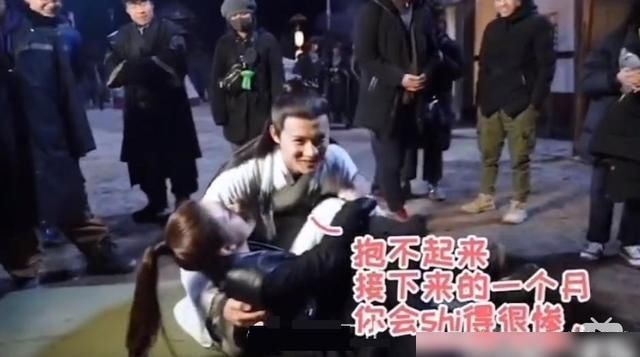 郑业成@三千鸦杀花絮:赵露思体重见涨开玩笑,郑业成横抱不成,反被恐吓