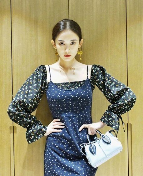  『设计』夏裙春穿每件都好高级,2件叠穿设计感比较强,女孩子别错过