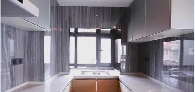 设计师■新婚夫妻40万买180°湖景房,奇葩结构吓跑装修公司,无人敢接手