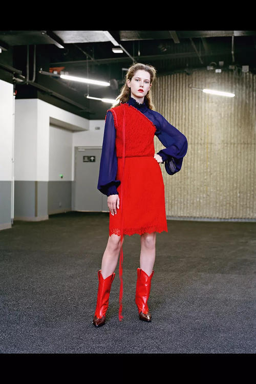 早秋裙子这么穿最时髦！！！