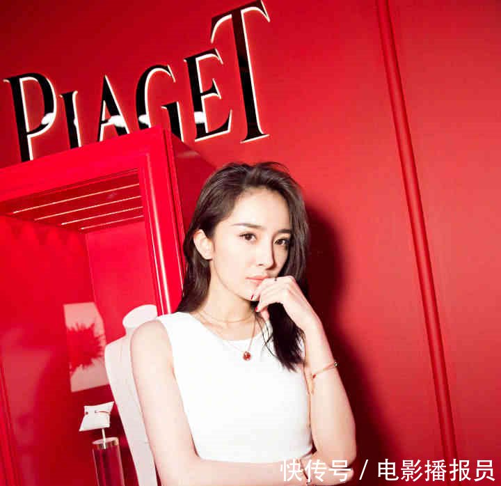 31岁宋茜和32岁杨幂同穿白色连衣裙,导购和总裁的气质差距