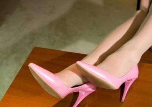 尖头高跟鞋:性感又有气质,带给你唯美迷人的细跟体验!