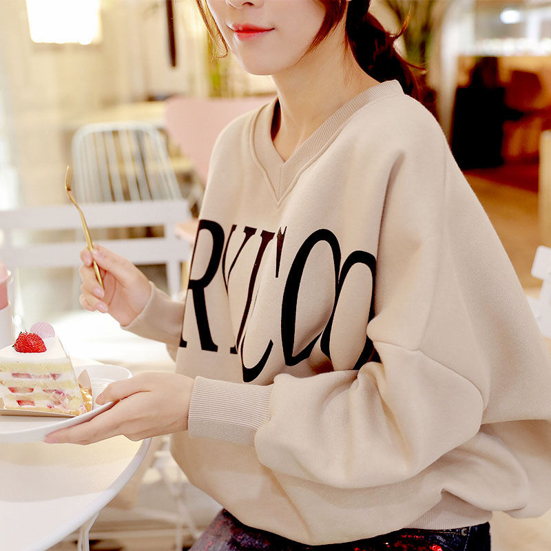 难怪嫂嫂把毛衣全给扔了!原来今年流行这种，搭小脚裤特美