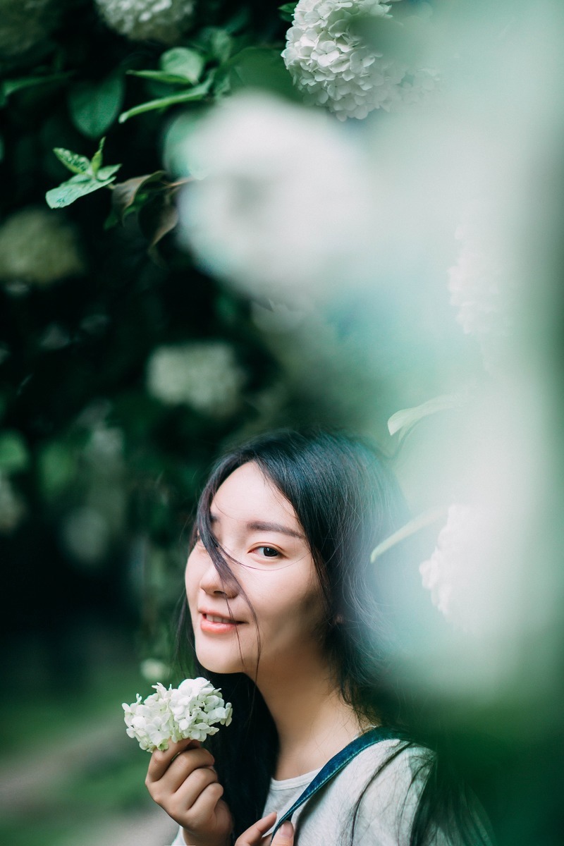 素颜大眼美女牛仔背带裤初夏写真