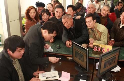  [养老金]上半年退休和下半年退休，哪个最后领到的养老金更多？