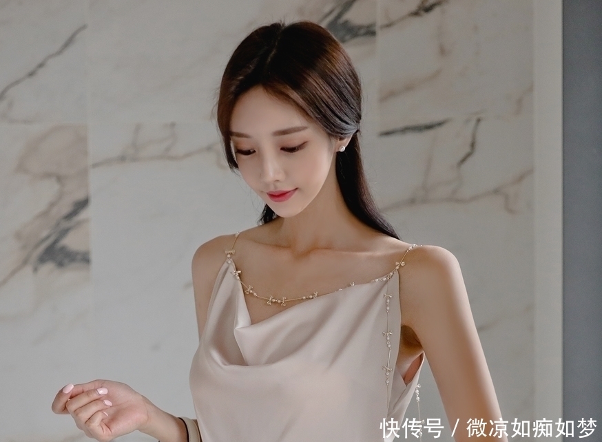 工整■美女你裙子这么潮,不怕划到自己?