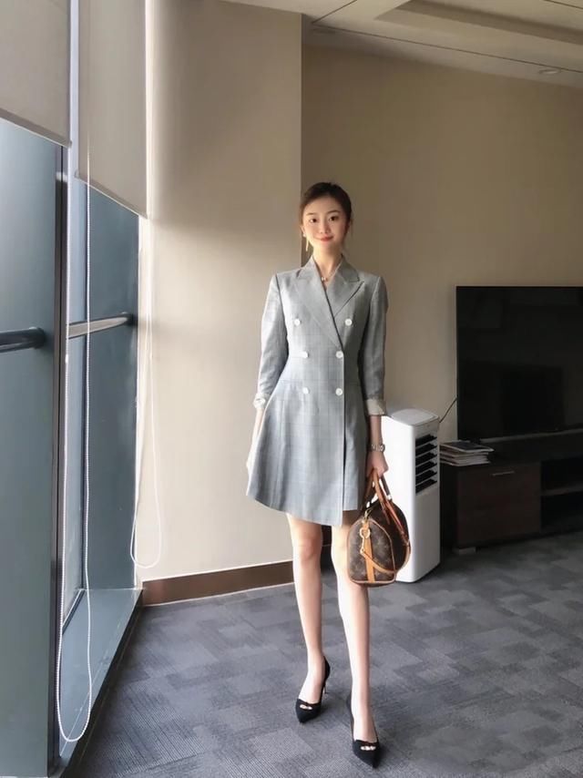  【没成】西装裙既美且飒，简约又隐含小心机，趁着还没成爆款穿起来吧！