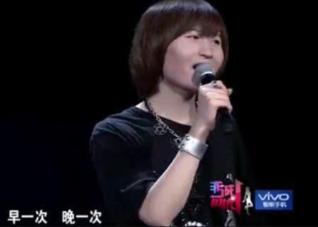 《非诚勿扰》高跟鞋、超短裤、喜欢化妆的中性男被“暴雨式灭灯”