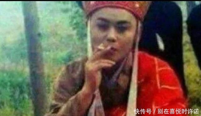 老照片@明星罕见老照片发哥抱谢霆锋去买可乐,成龙和六小龄童还有合照