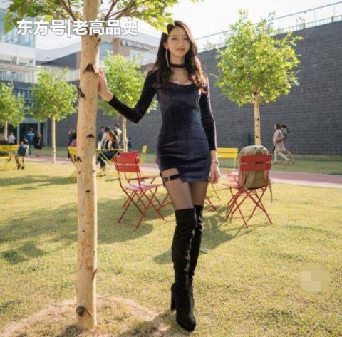 【精致】女神穿搭秀:颜值很高的紧身裙美女,展现身材细节的精致感!