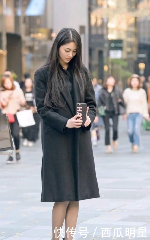 「美女」美女黑色调的搭配气质优雅大方,清爽自然的感觉美美哒