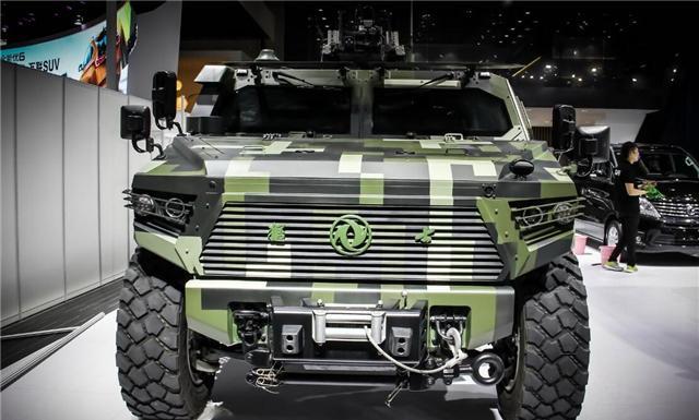 看看，立功的解放军奖了10万新车，服役10年的军人奖了一套房