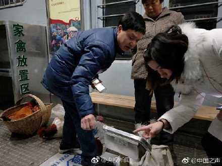 火车上的集贸市场，你见过吗