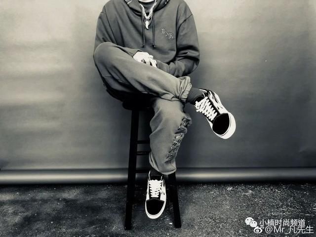 吴亦凡拥有众多神鞋，但这双VANS经典神鞋才是吴老师心中的最爱!