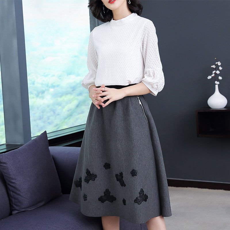 7080后的女人自带知性美，九月就穿这样的气质套装，优雅减龄