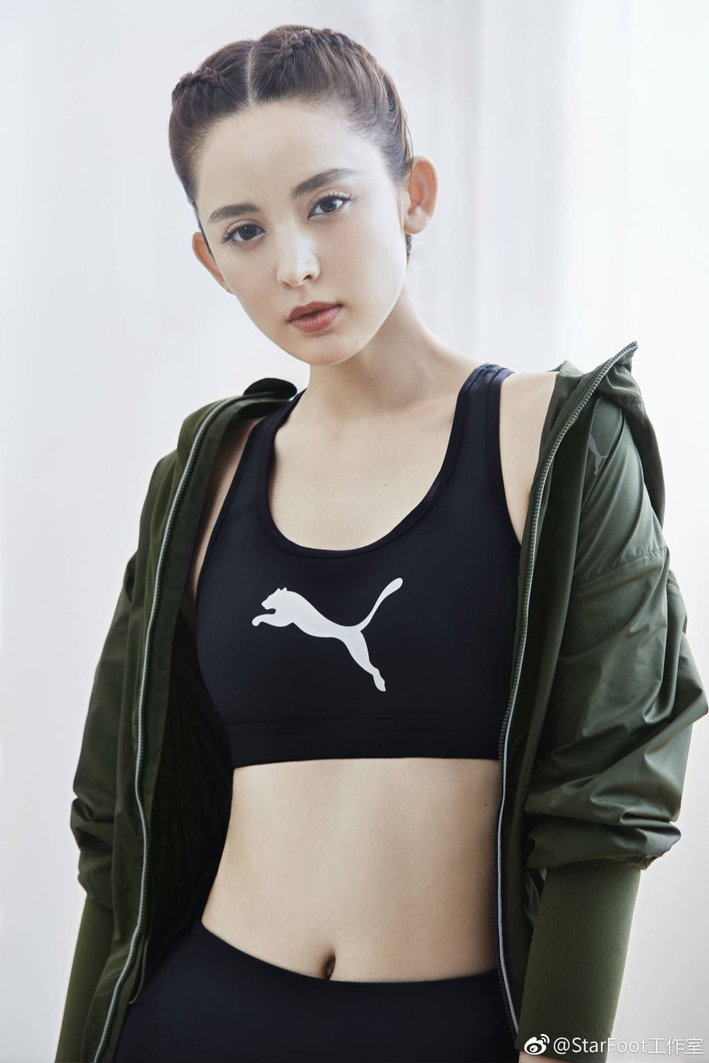 古力娜扎代言某运动品牌，小蛮腰没有一点赘肉 腿部线条完美