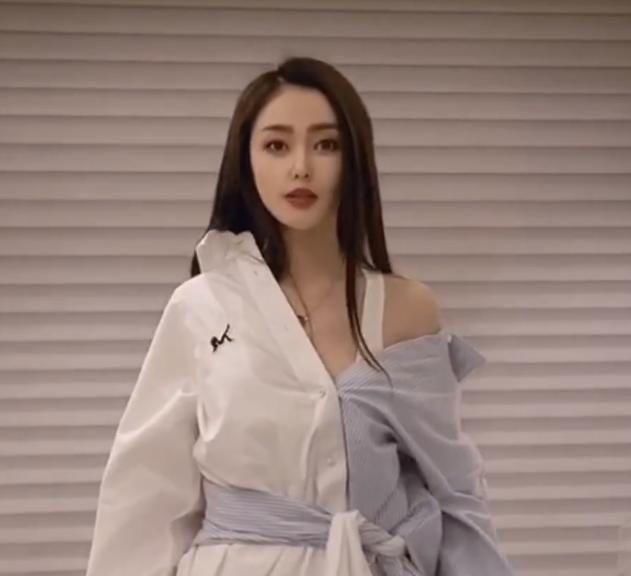  祝绪丹■“俩件衣服裤子当做一件衣服穿”