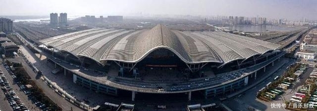  高铁站■中国要火了，历时3年，耗资140亿人民币，建中国第一座