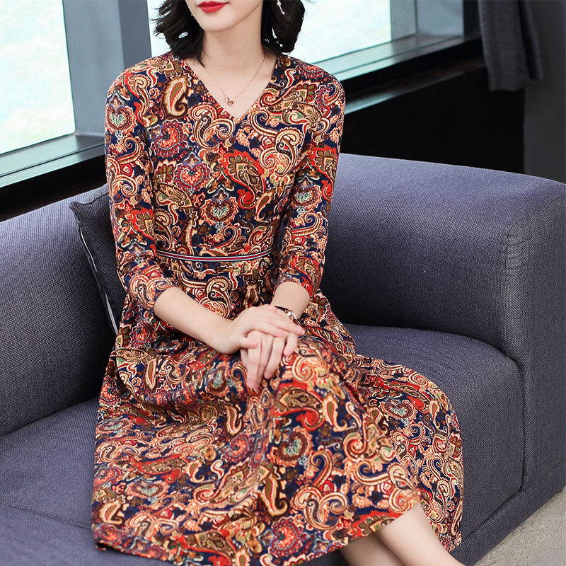 女人再懒也别穿休闲套装，瞧瞧下图女人怎么穿，一个比一个美的慌