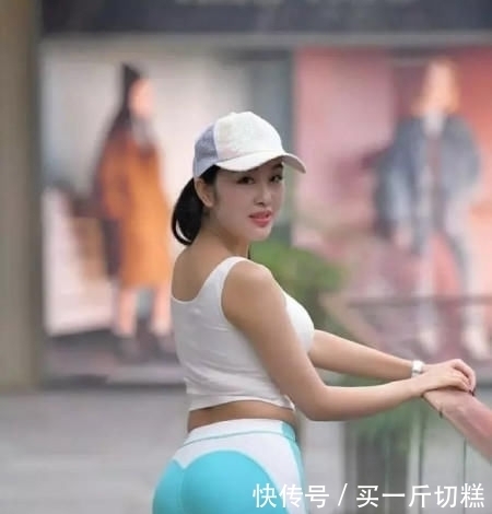  气质|打底裤的搭配穿出干练气质，尽显优美的飘逸感