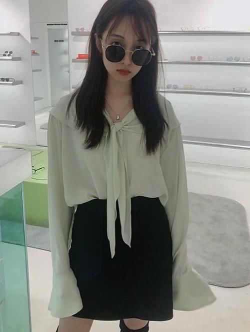  『气质』春天如何穿出元气？碎花依旧经典时髦，穿出春天最美气质
